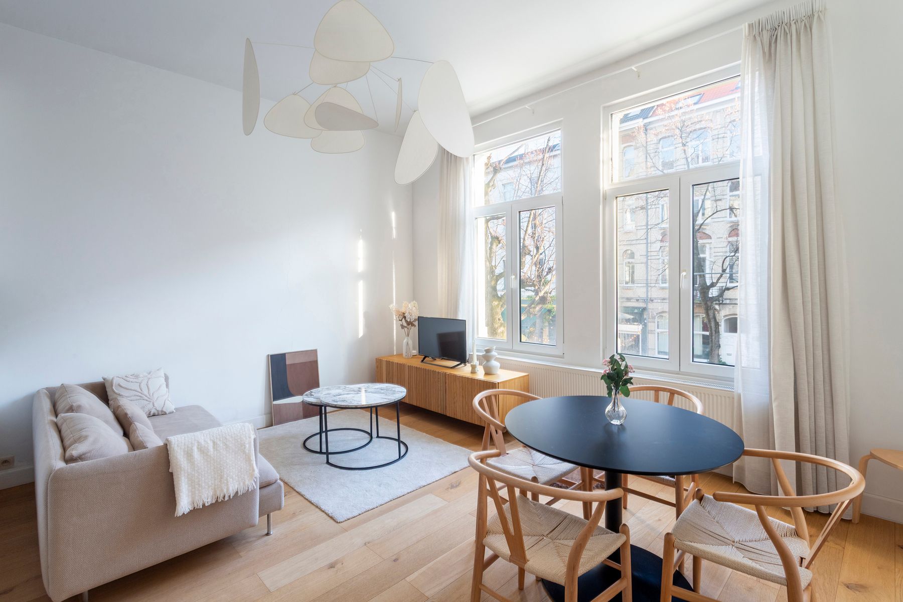 Bemeubeld 1slpk appartement met terras op het bruisende Zuid foto 2