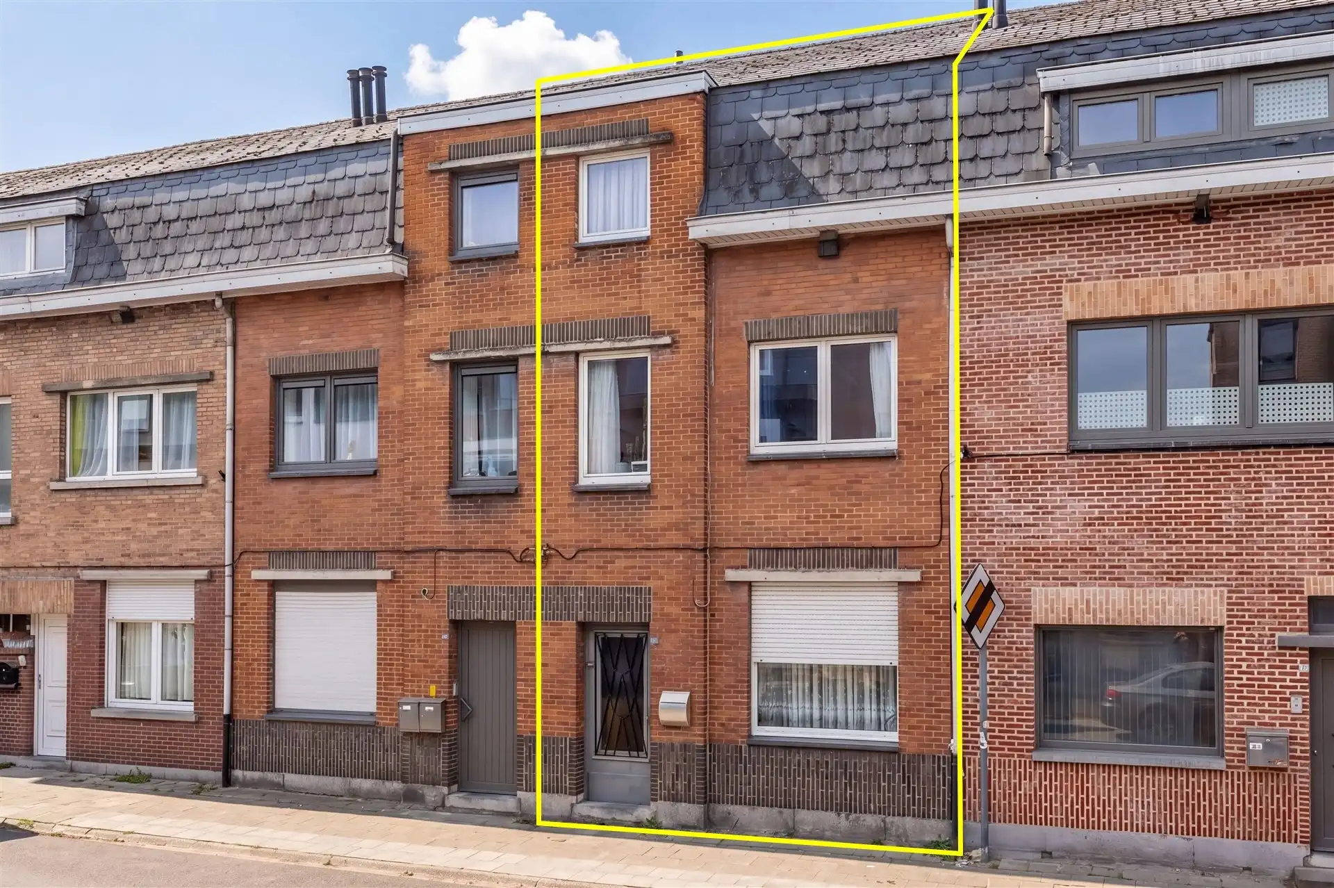 Hoofdfoto van de publicatie: Op te frissen woning met 3 slks en tuin