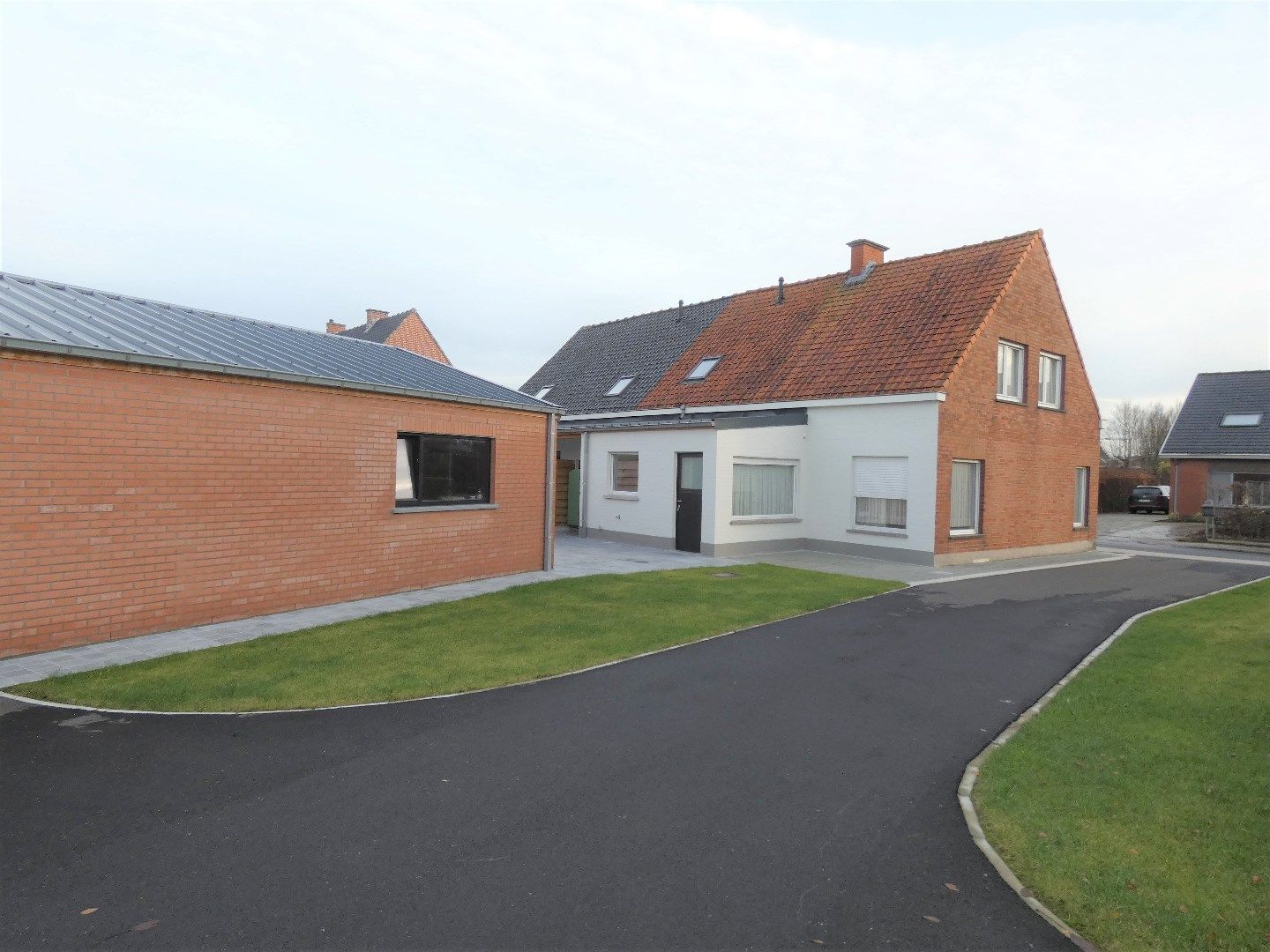 Gerenoveerde woning met 3 slpk, garage en tuin, Torhout. foto 2