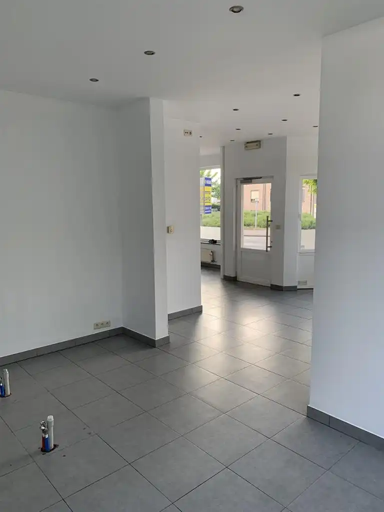 Commercieel gelijkvloers van +/- 71m² te Ternat! foto 7