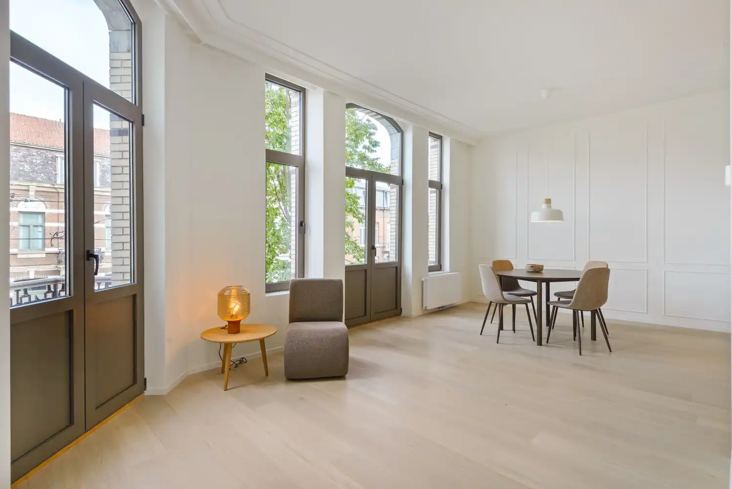 Gerenoveerd appartement met 2 slaapkamers , buitenruimte en groen zicht foto 8