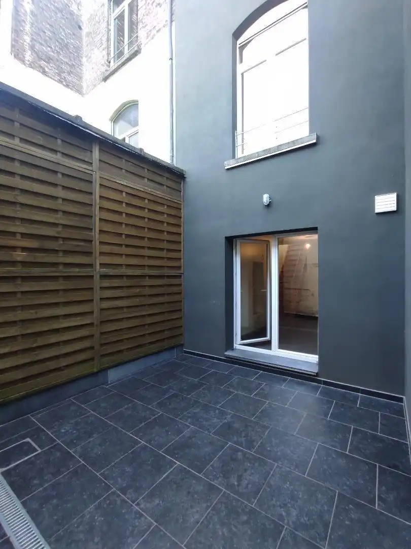 Lichtrijk duplex appartement in gerenoveerde burgerwoning  foto 8