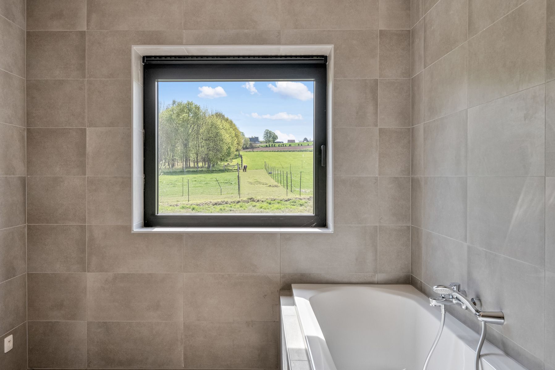 Instapklare nieuwbouwwoning met uitzicht op de velden foto 15