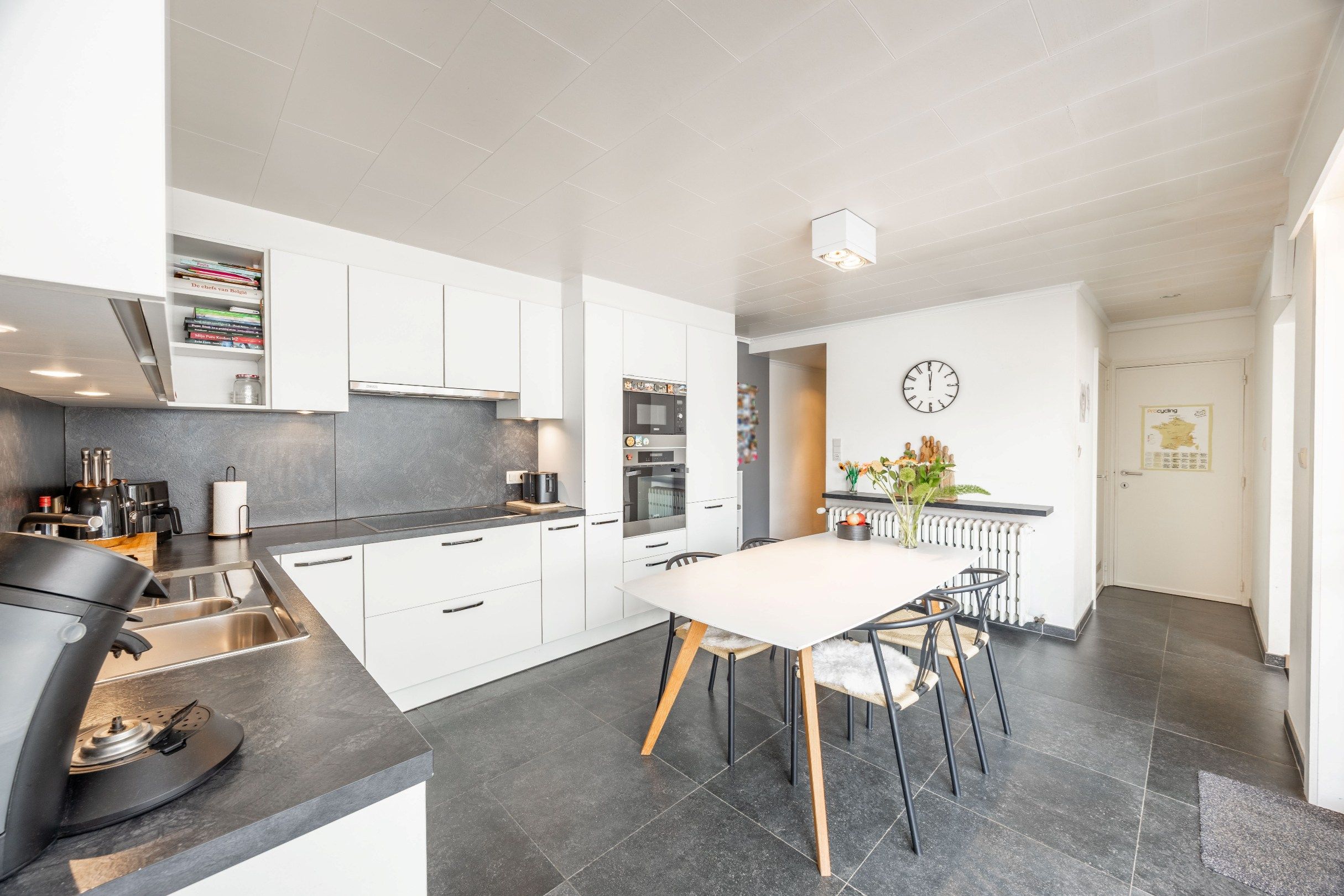 Gerenoveerde woning met garage foto 8