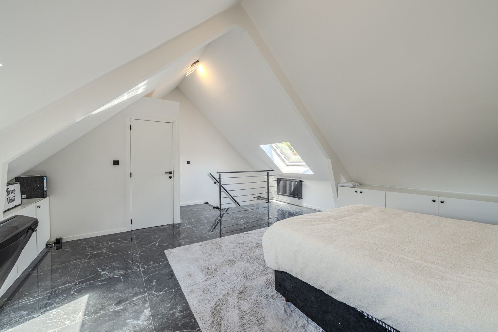 Ruime gerenoveerde woning foto 19