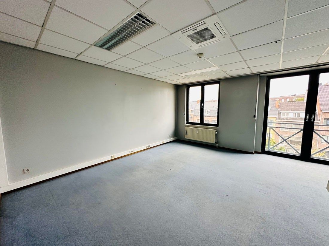 Iconisch kantorencomplex of commerciële ruimte te Hasselt centrum foto 10