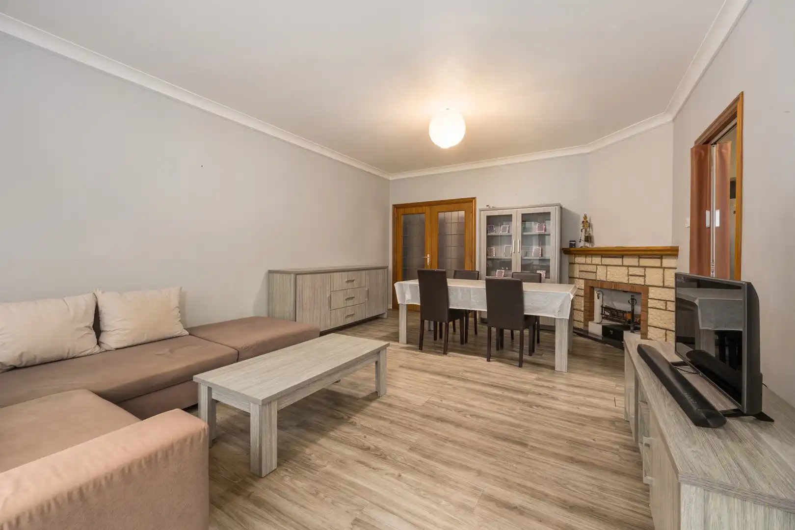 Verhuurd appartement met garage centrum Roeselare - perfect voor investeerders of starters foto 2