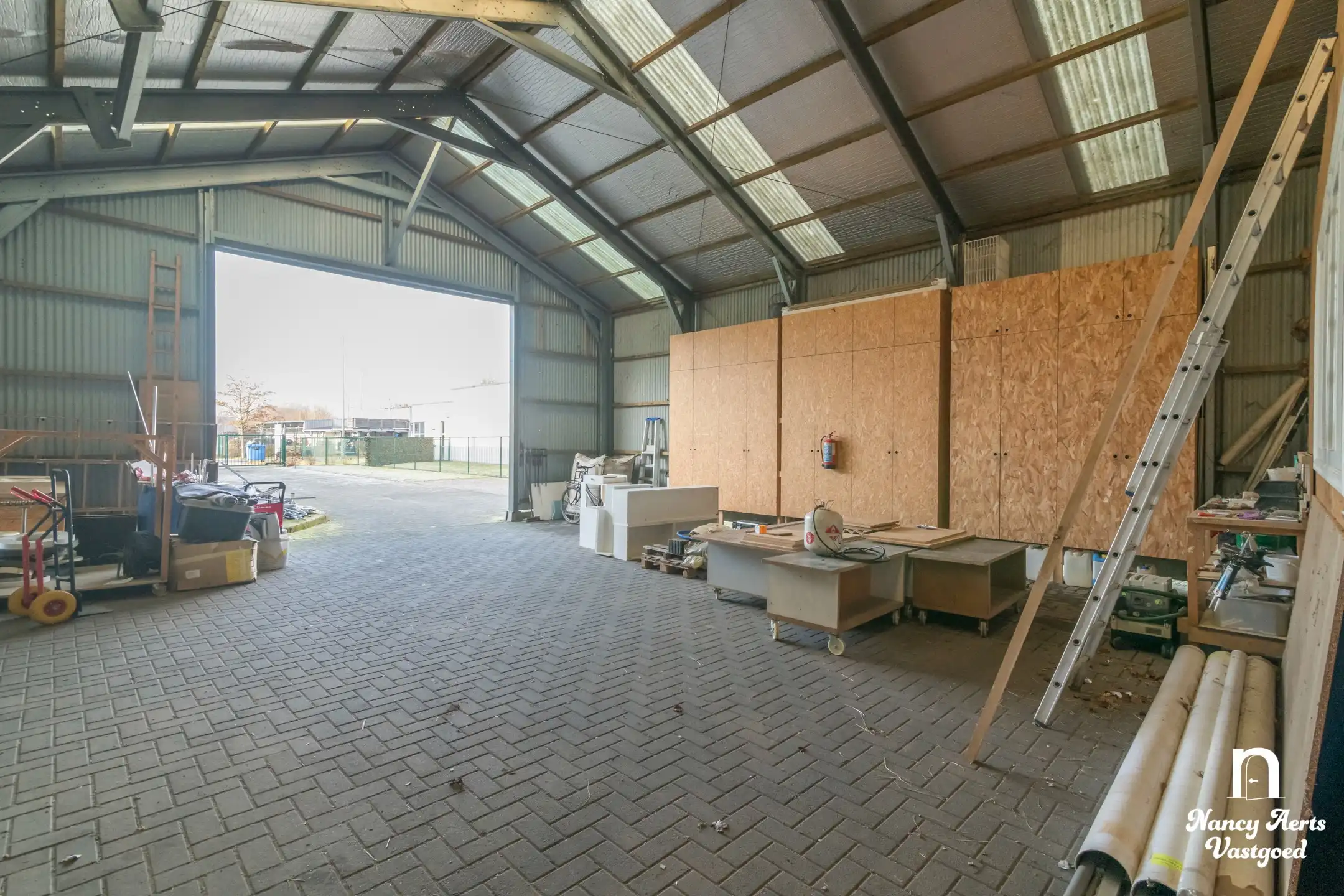 Loods van 550 m² met kantoor en woning met 4 slaapkamers foto 12