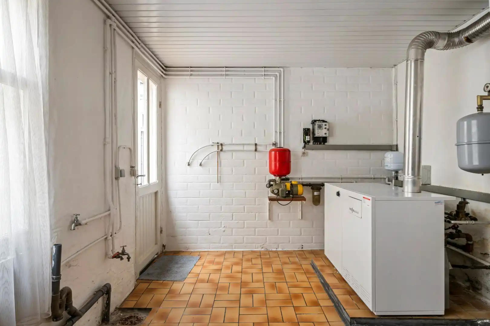 Woning met 3, mogelijks 5 slaapkamers en tuin met uitweg in Kortrijk-centrum foto 17