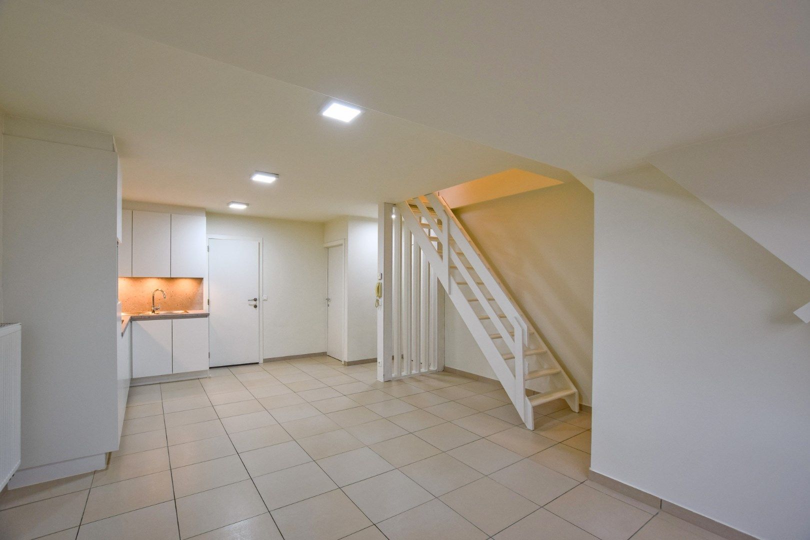 Goed gelegen duplexappartement te Nieuwpoort, gelegen vlakbij het stadspark en de visserskaai.  foto 3