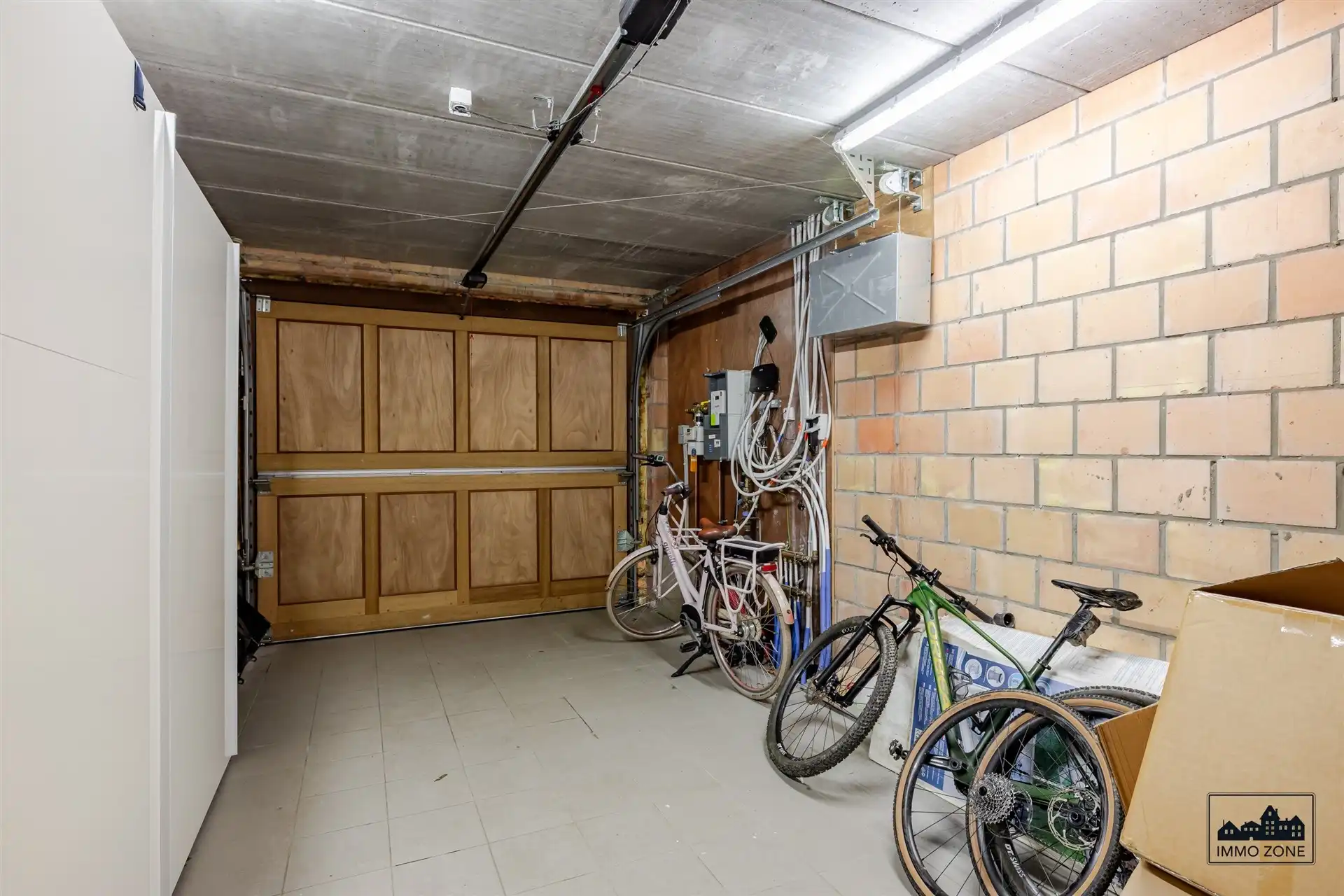 Grote, afgewerkte woning in doodlopende straat te Hamme! foto 8