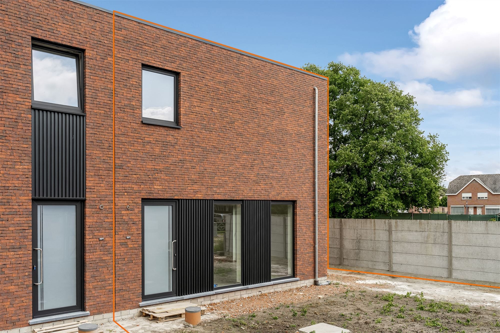 VOLLEDIG AFGEWERKTE NIEUWBOUWWONING IN DOODLOPENDE STRAAT foto 23
