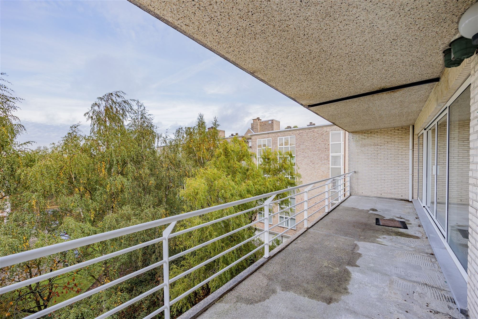 Ruim 2 slpk appartement, terras en P te Hoboken foto 3