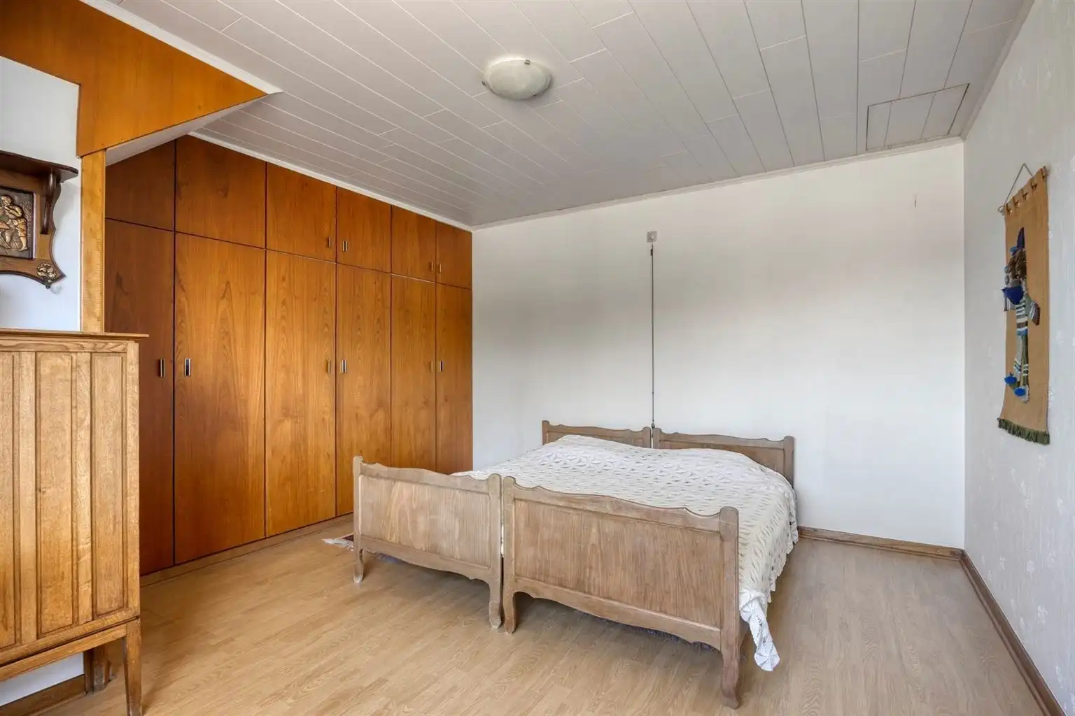 Vrijstaande woning met 4 slaapkamers, ruime tuin en garage op een riant perceel van 9a99ca, rustig gelegen nabij het centrum van Maaseik.  foto 16