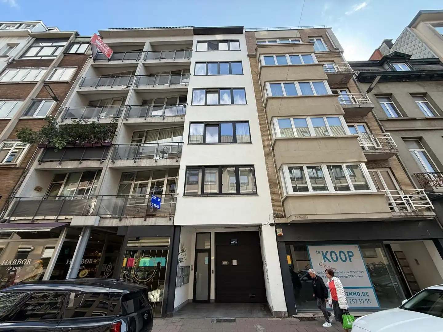 GARAGES foto {{pictureIndex}}