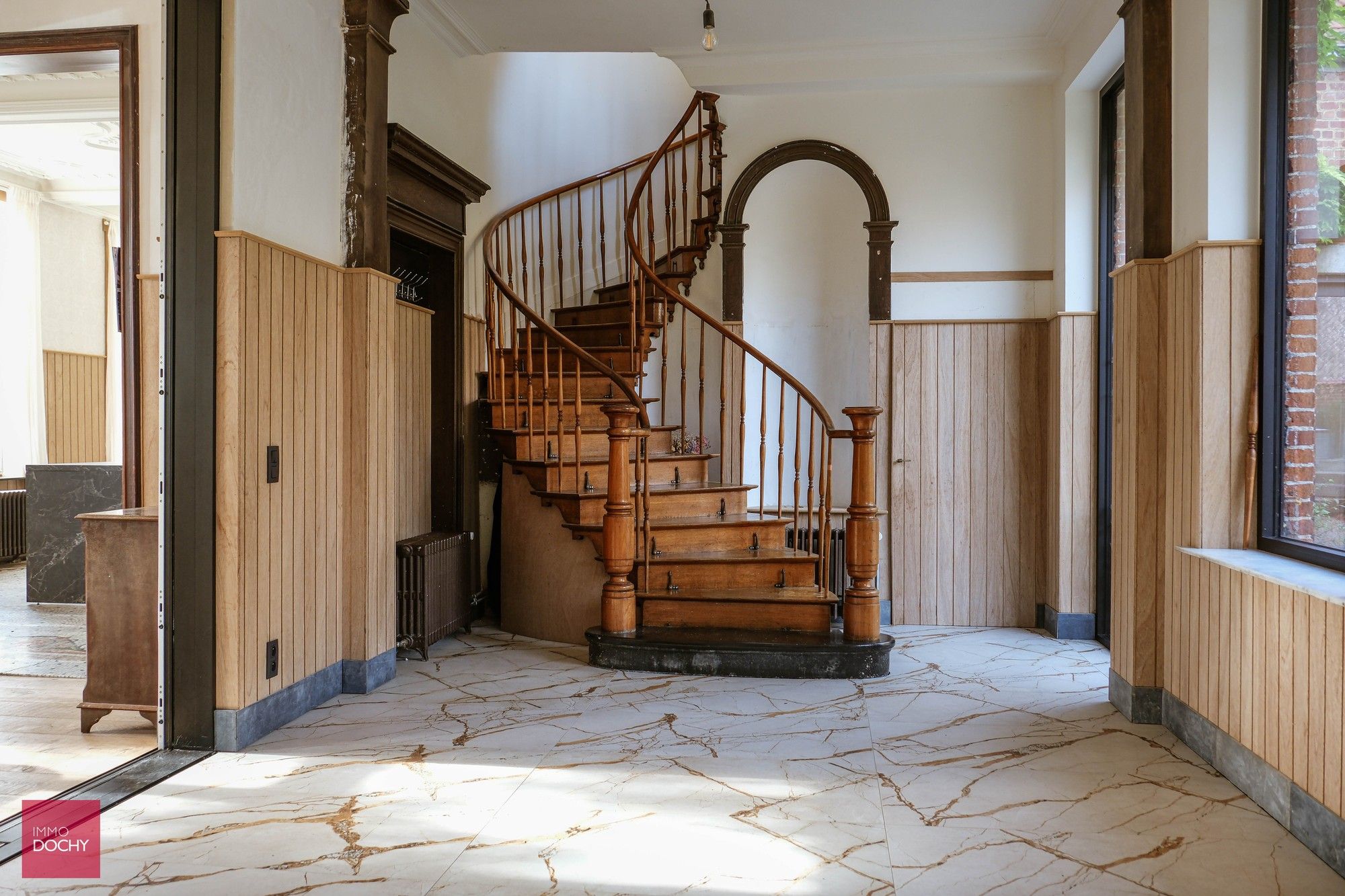 Ruime gerenoveerde stadswoning met karakter foto 6