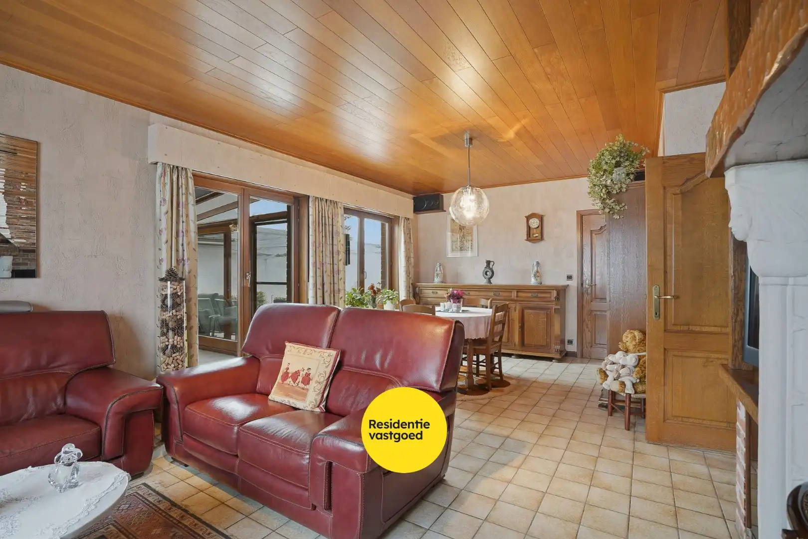 Alleenstaande bungalow met garage en tuin  op 684 m² foto 5