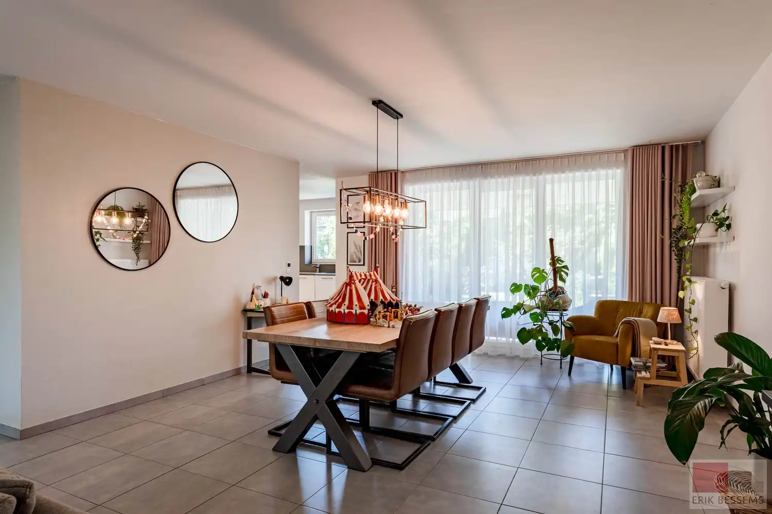 Energiezuinige woning gelegen op een perceel van 222m² met een woonoppervlakte van circa 163m² foto 12