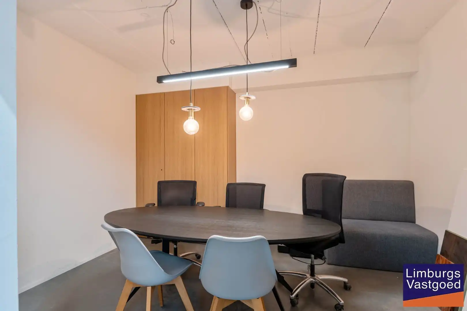 Industrieel gebouw,1.696m², met kantoren 120m² + appartement 120m², Genk-Zuid foto 20