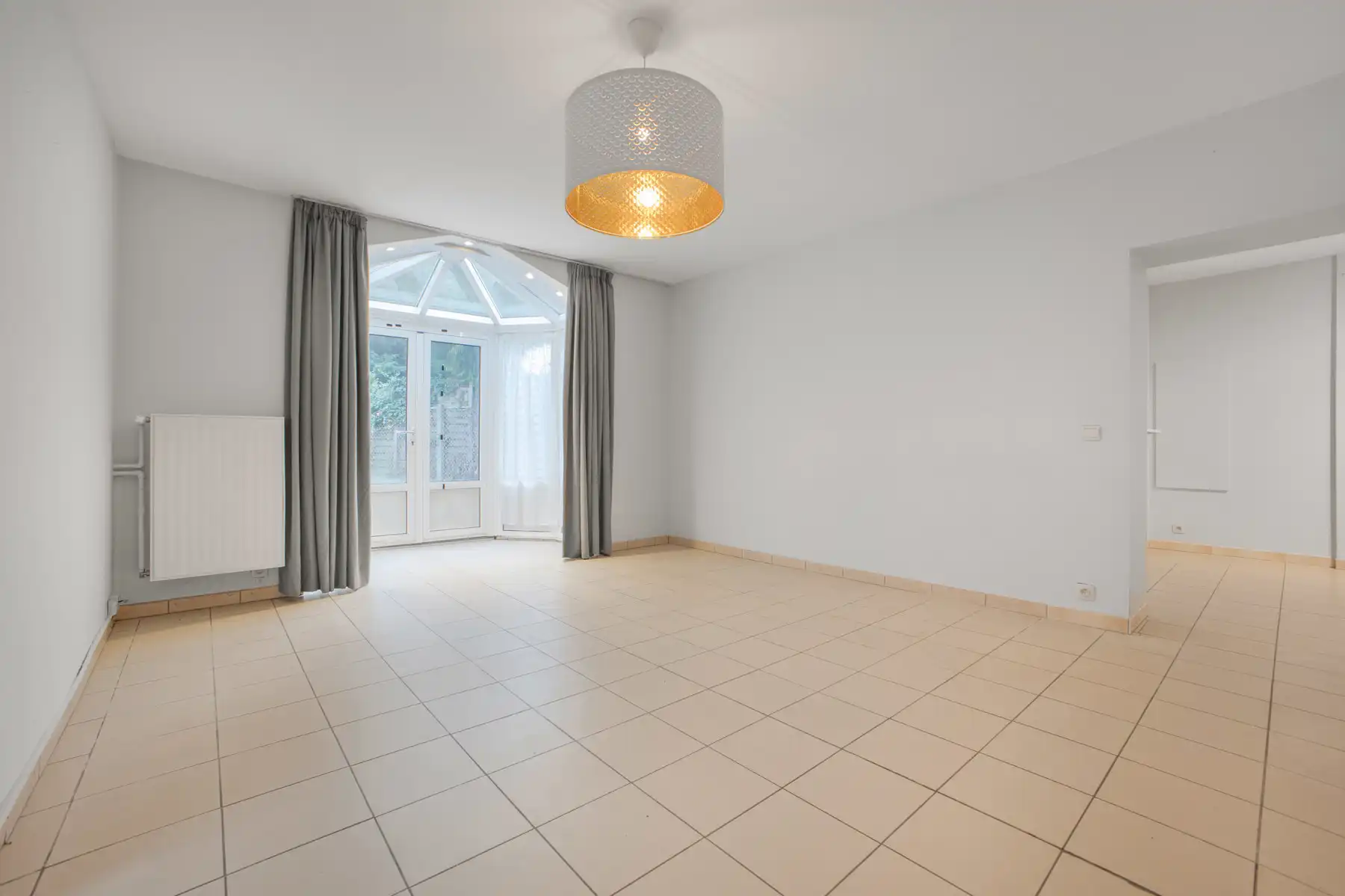 Goed gelegen appartement met koer en garage foto 9