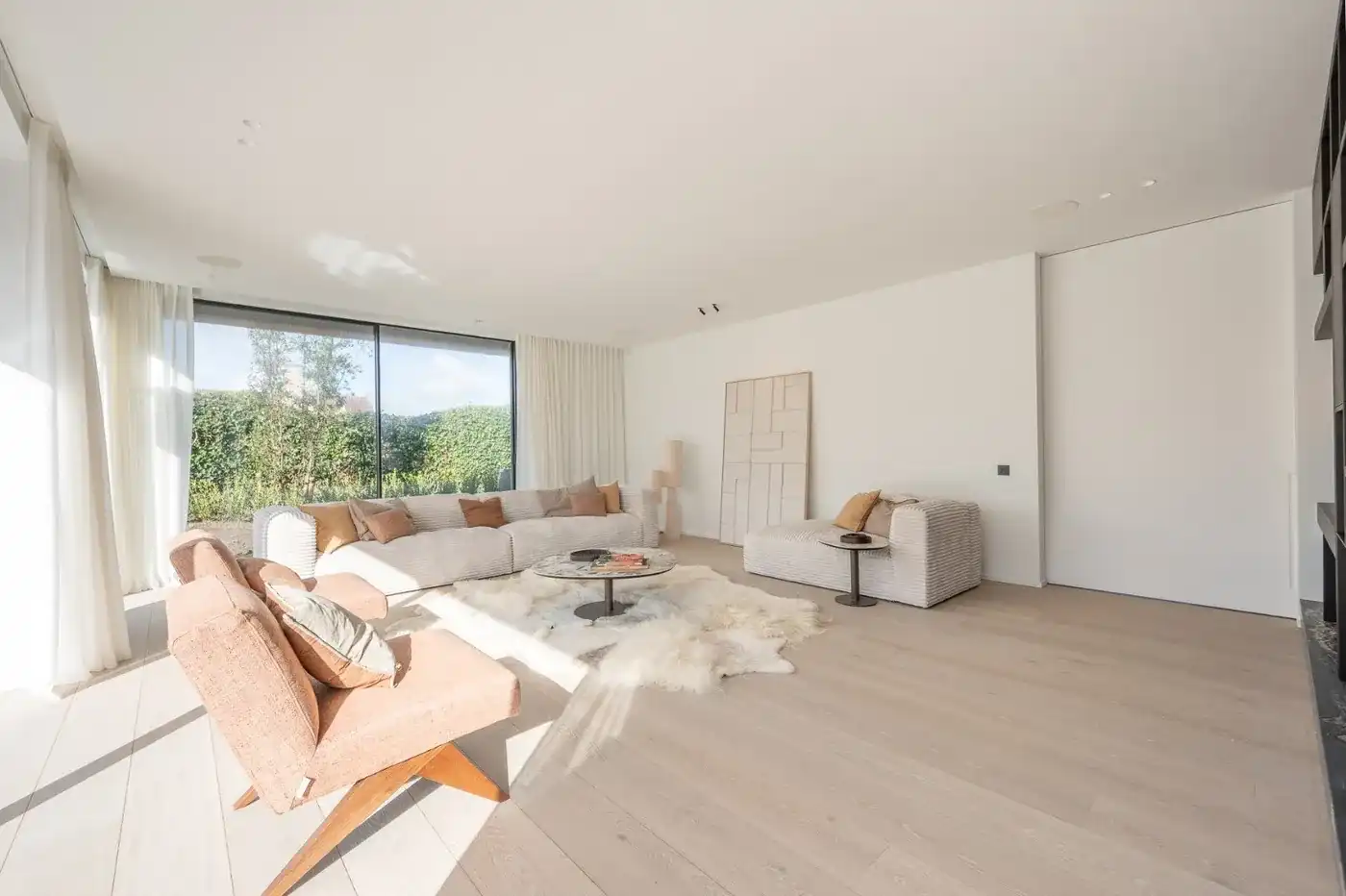 Zeer luxueuze alleenstaande nieuwbouwvilla met zwembad, grote kelder en garage foto 7