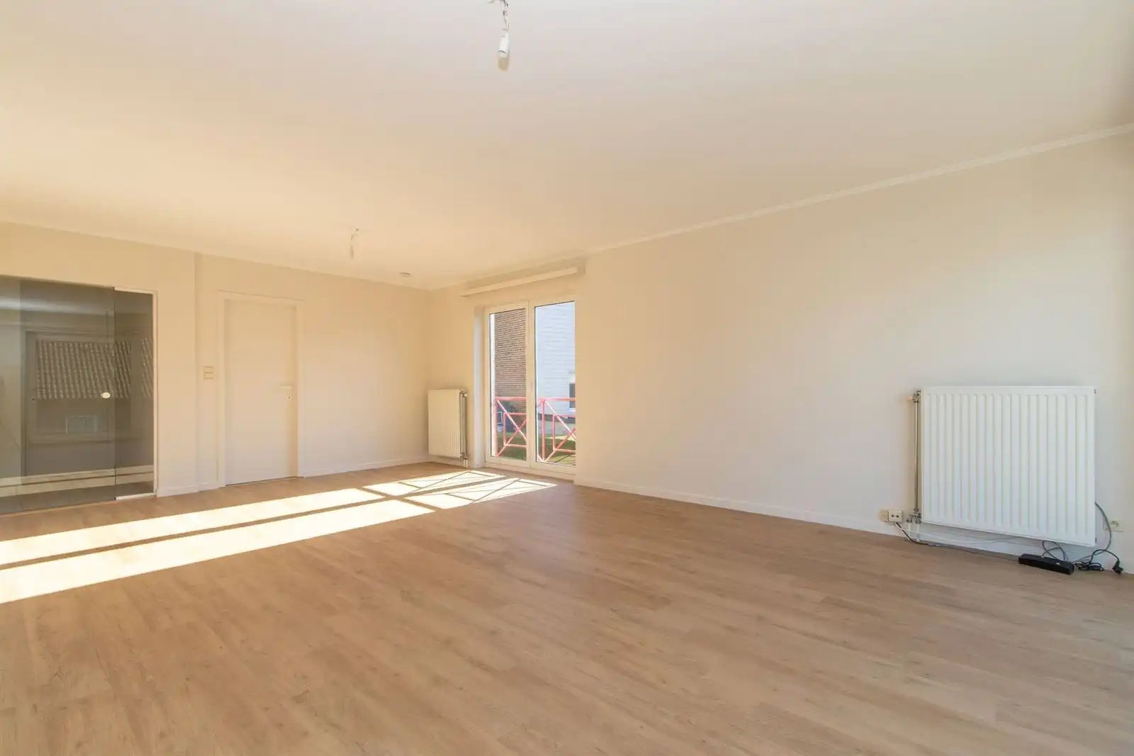 Twee slaapkamer appartement met garage foto 4