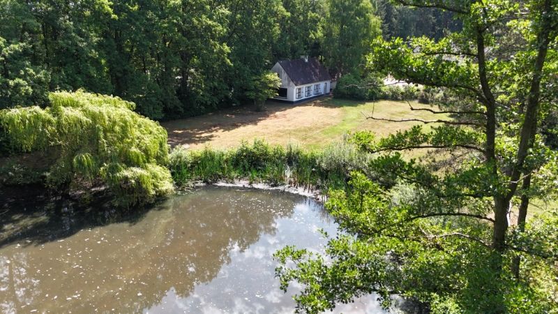 Kasteelvilla met bijgebouw op uniek domein 1 hectare 71 are met grote vijver foto 14