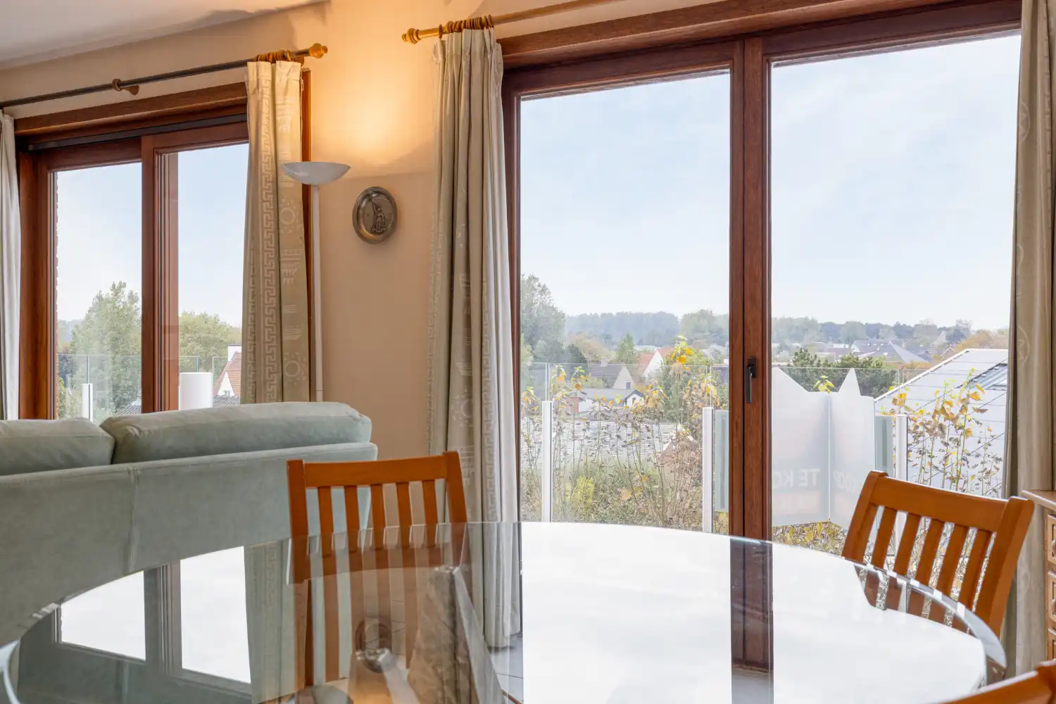 Appartement met zonnig terras, ruime zolderkamer en prachtig zicht! foto 3