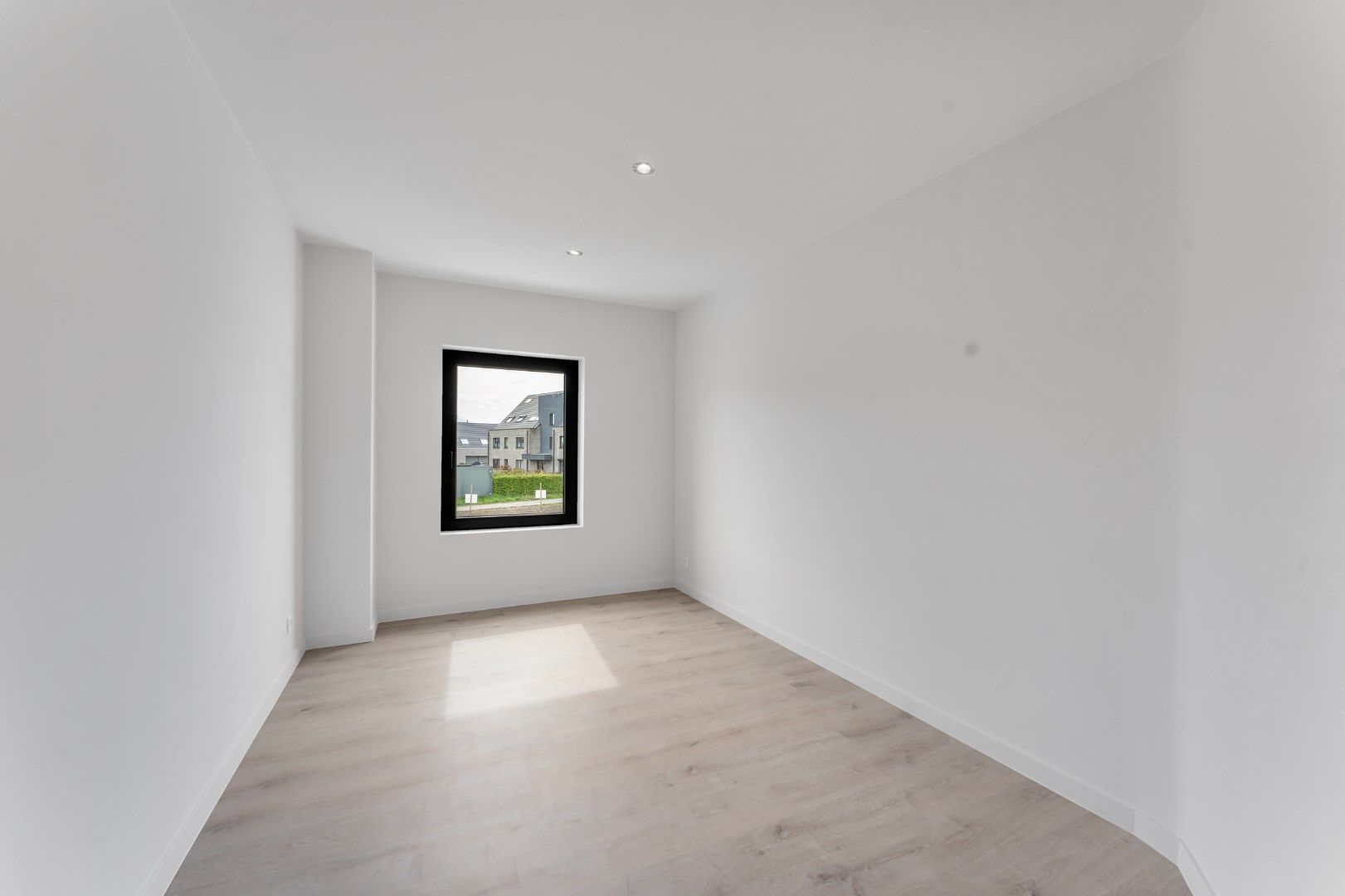 Instapklare, stijlvol gerenoveerde rijwoning in het hart van Bredene-Dorp foto 14