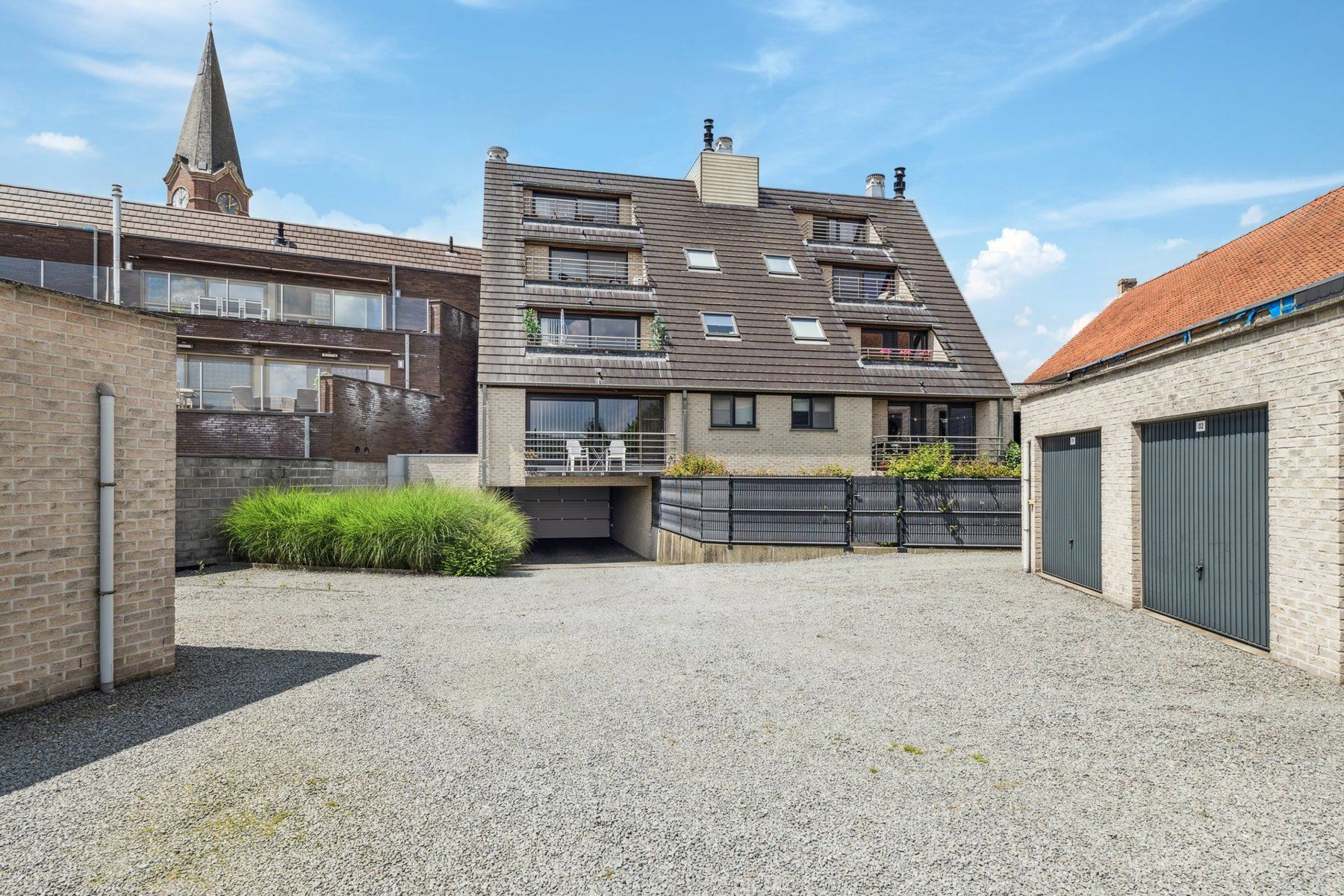 Instapklaar appartement op het dorpsplein met ruime garage foto 9