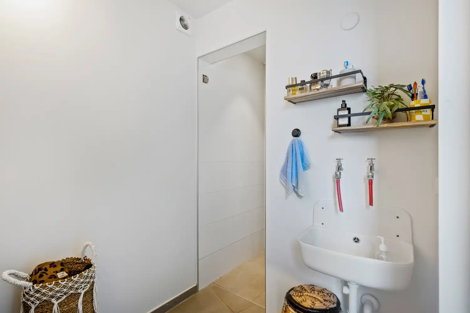 Instapklare energiezuinige villa met 4 zeer ruime slpkrs en ruime inpandige garage op 1006m2 foto 12