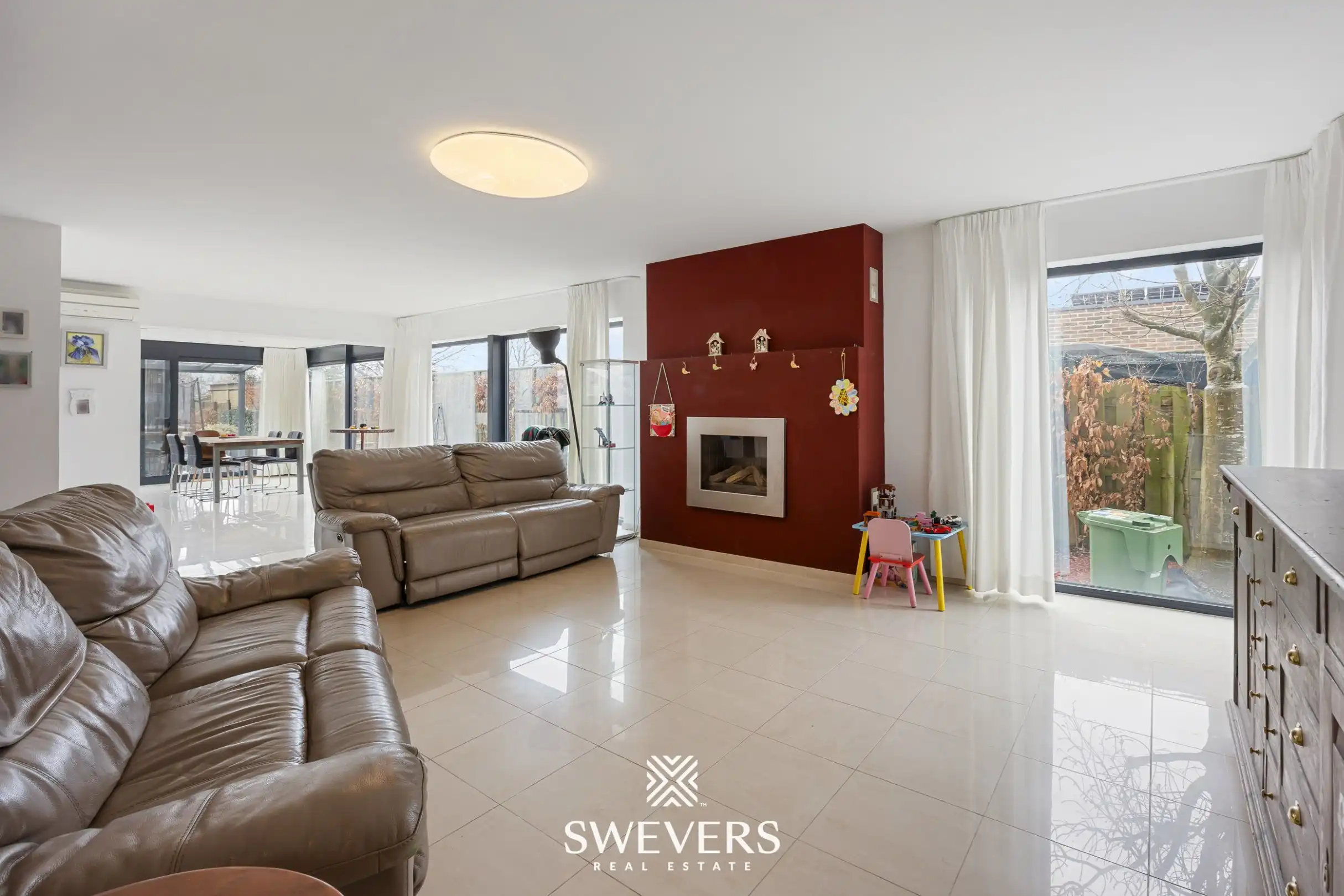 Ruime woning met 5 slaapkamers en binnenzwembad foto 2