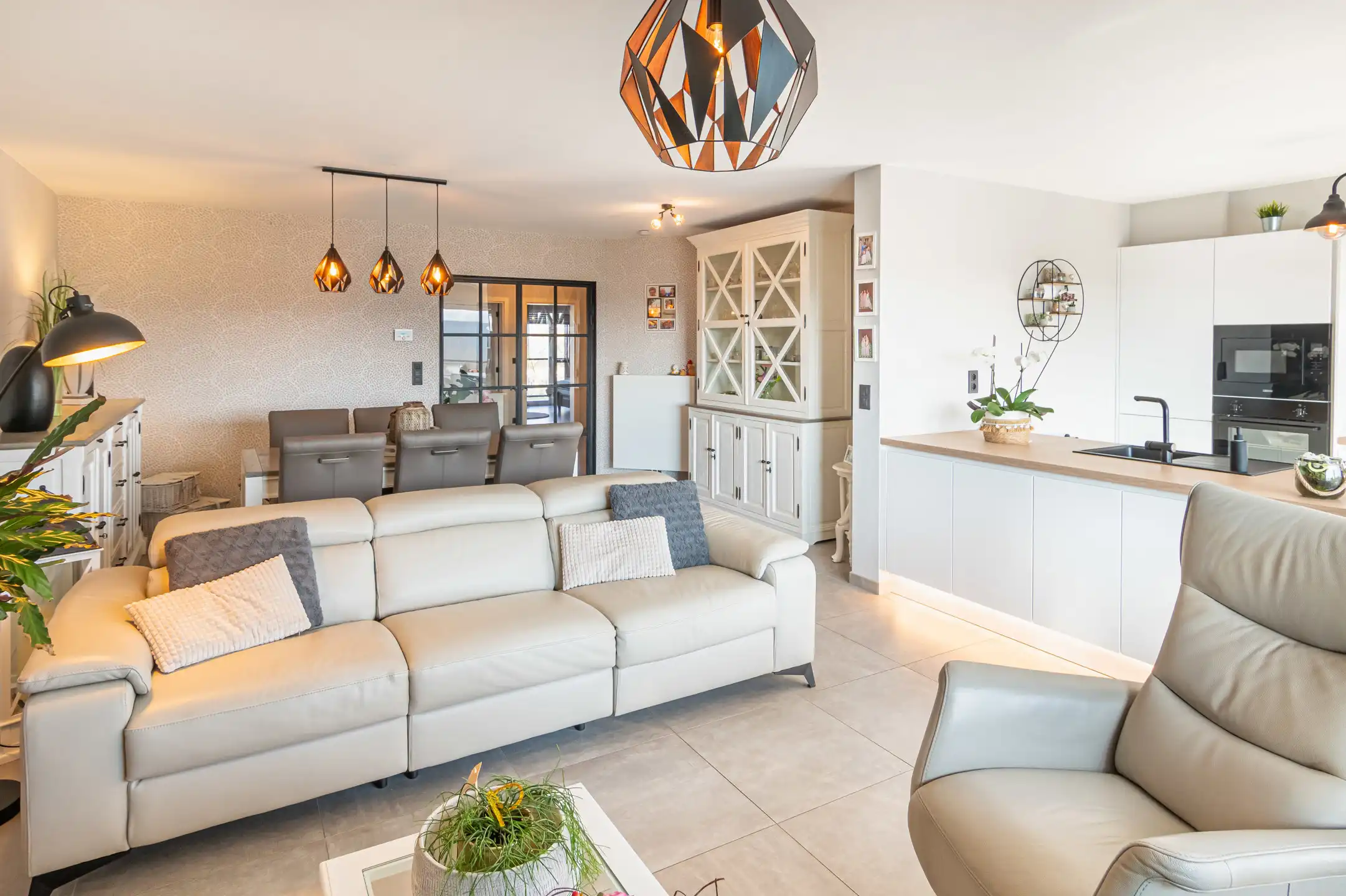 Lichtrijk appartement met terras en zicht op het water foto 3