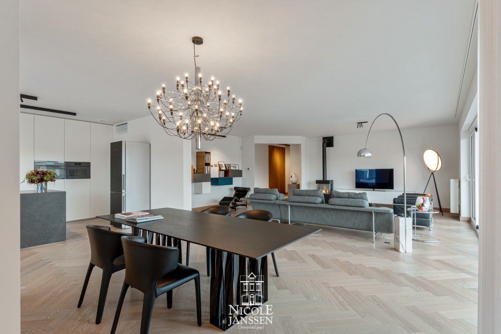 Exclusief penthouse met drie terrassen en vier garageboxen in de prachtige Residentie ILEX foto 11