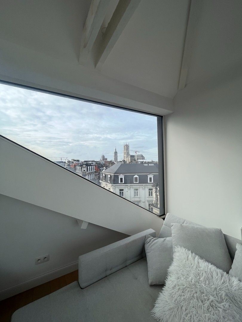 Bemeubeld appartement met fenomenaal zicht over Gent foto 7