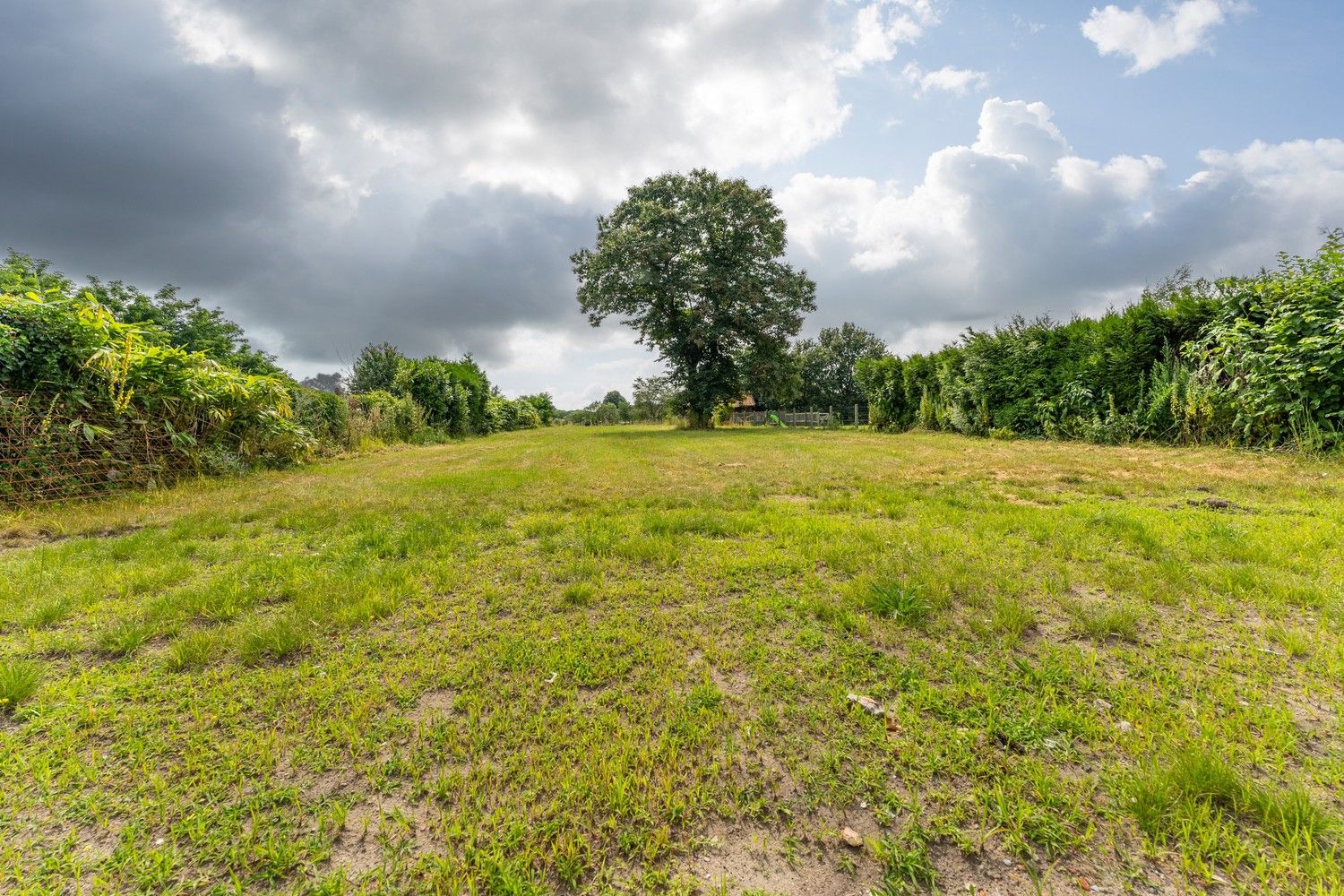 Volledig gerenoveerde woning op een perceel van 1670m² met een open zicht over de weiland nabij de Nederlandse grens foto 48