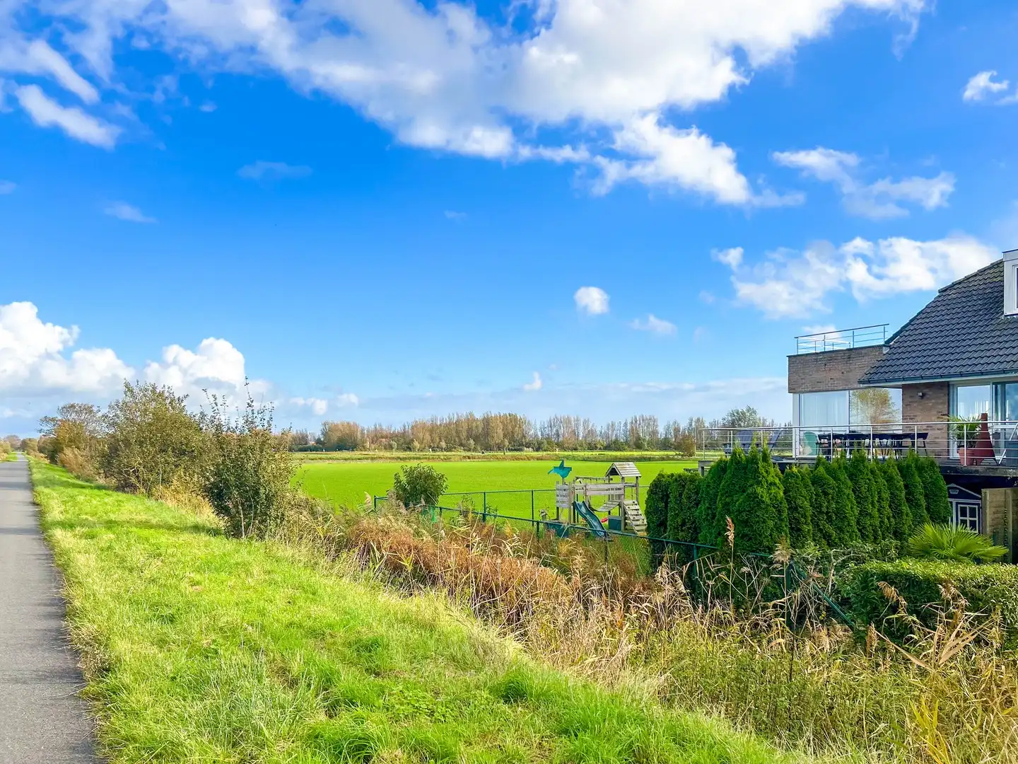 Ruime koppelwoning met waanzinnig zicht over spaarbekken en EPC A foto 27