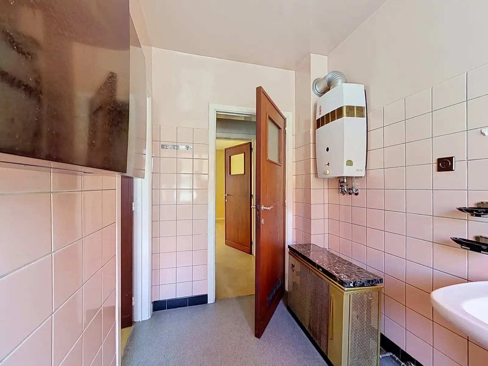 Woning met 4 SLPK, Tuin, Garage én mooi renovatiepotentieel! foto 12