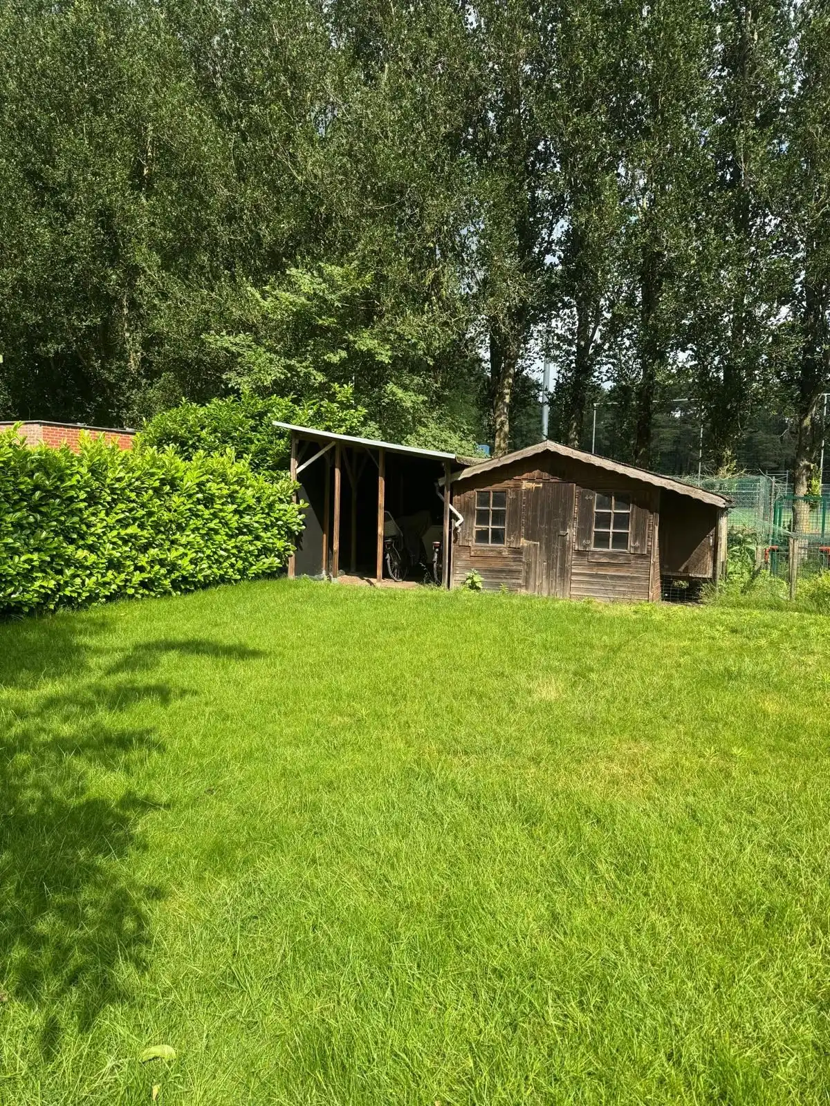 Ruime gezinswoning met grote tuin in groene omgeving foto 8