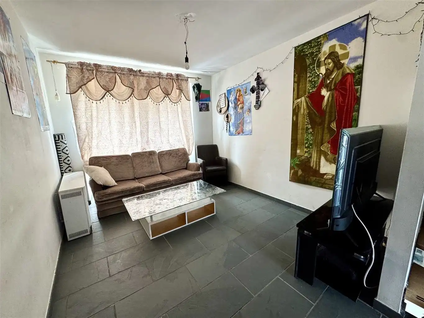 Opbrengstgebouw met twee appartementen in hartje Maaseik.  foto 14