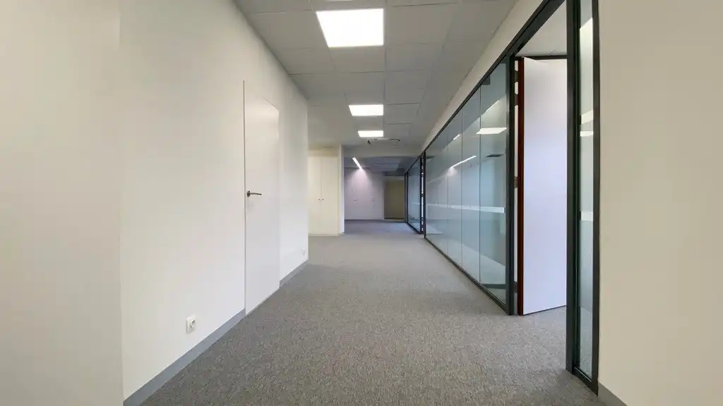 Burelen te huur vlakbij The Loop in Dionysius KMO center in Sint-Denijs-Westrem foto 10