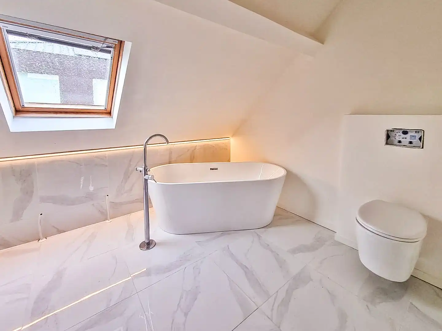 Instapklare woning met 4 slaapkamers en ruime tuin. foto 5