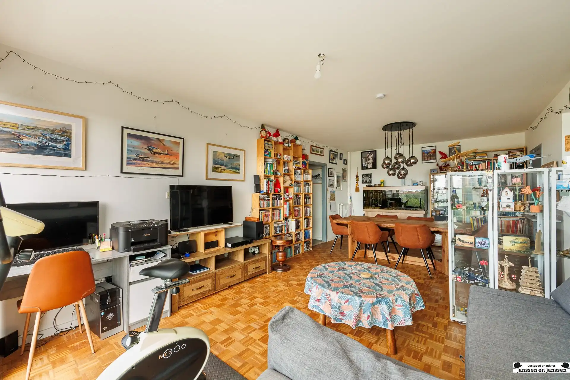 Bemeubeld 2-slaapkamerappartement met prachtig uitzicht! foto 3