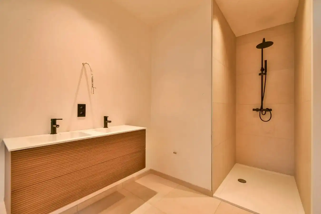 Ruime afgewerkte nieuwbouwwoning met landelijk zicht! foto 19