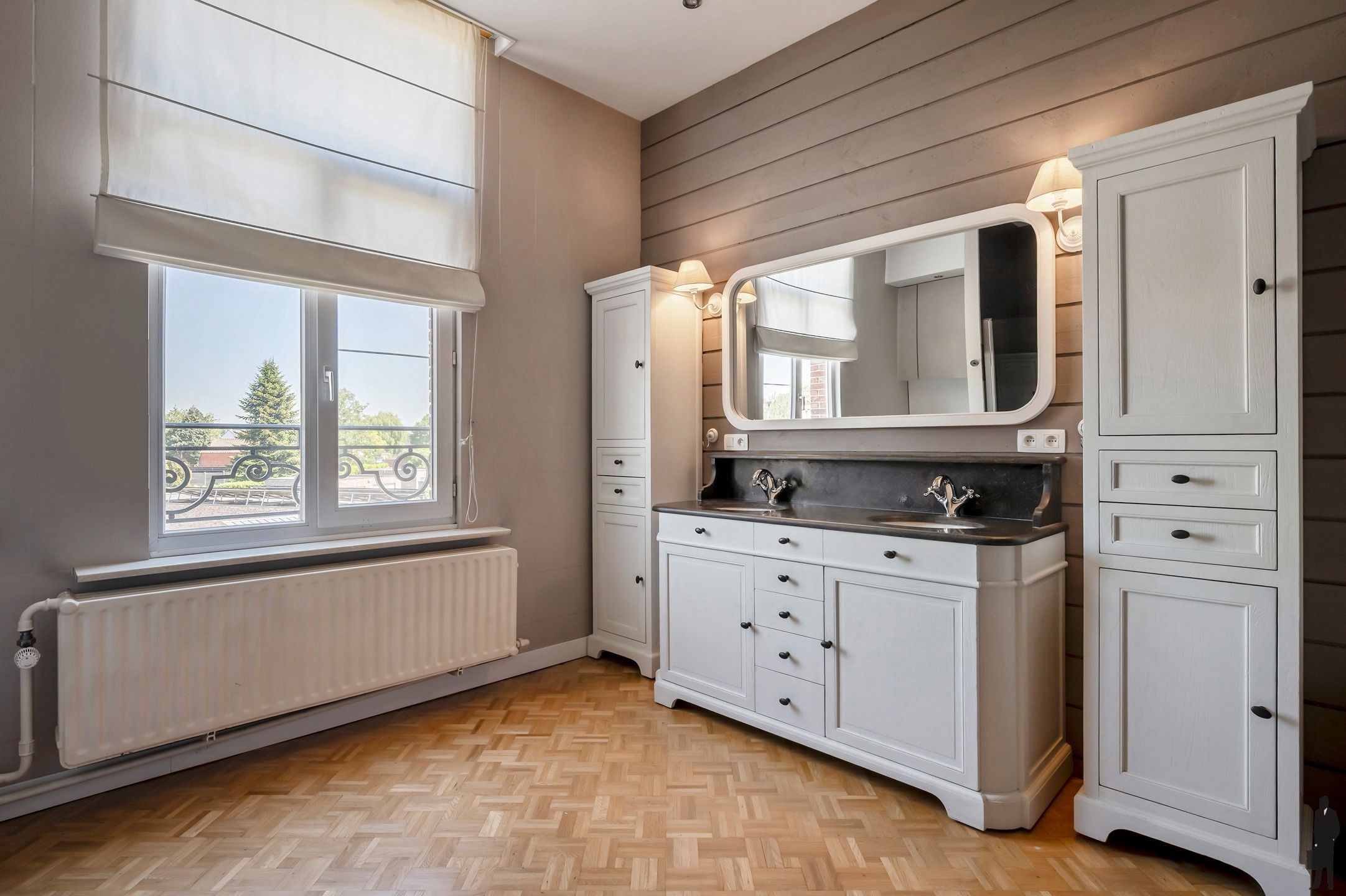 Karaktervol herenhuis met handelsruimte en 6 slaapkamers. foto 18