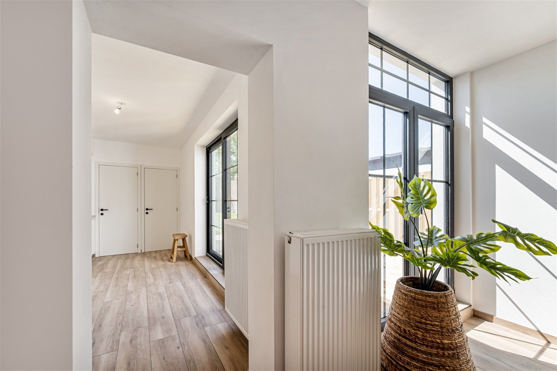 Totaal gerenoveerde woning met tuin en garage in Erembodegem foto 11
