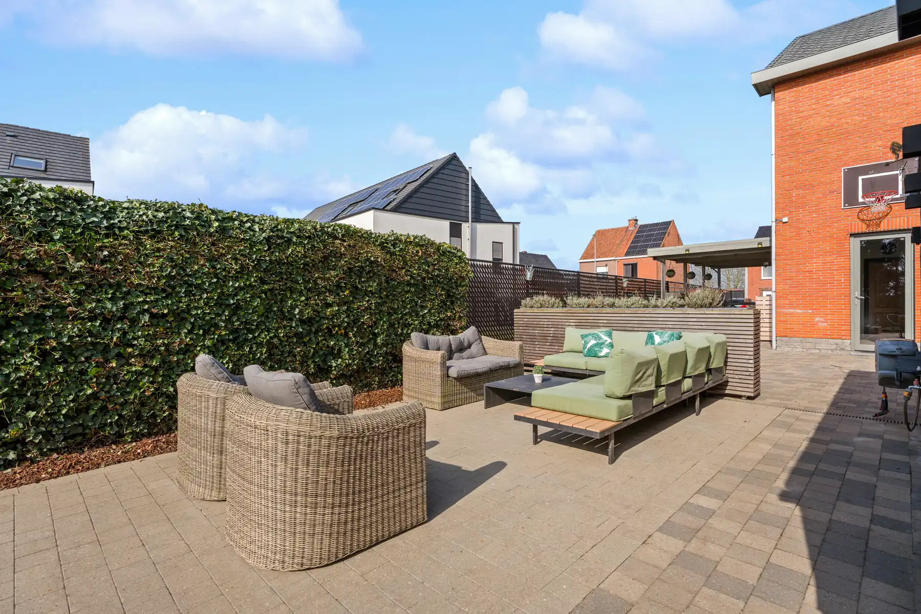 Instapklare halfopen bebouwing met zonnige tuin nabij centrum Lokeren foto 17