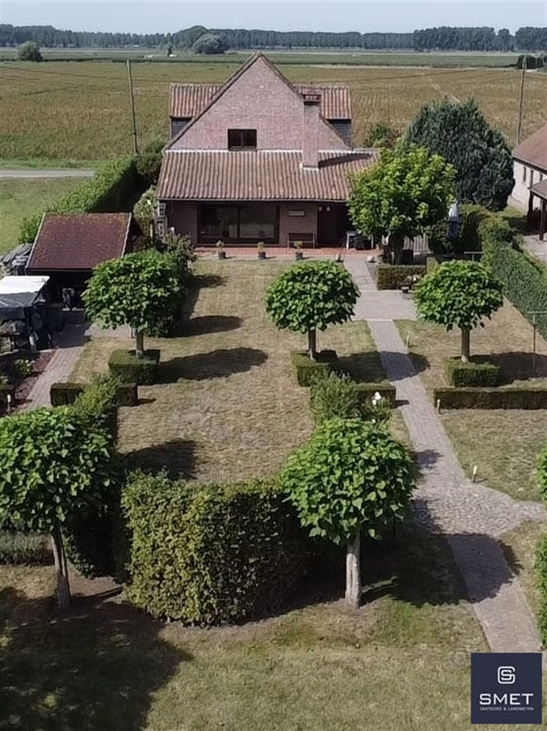 Villa in groene omgeving foto 21