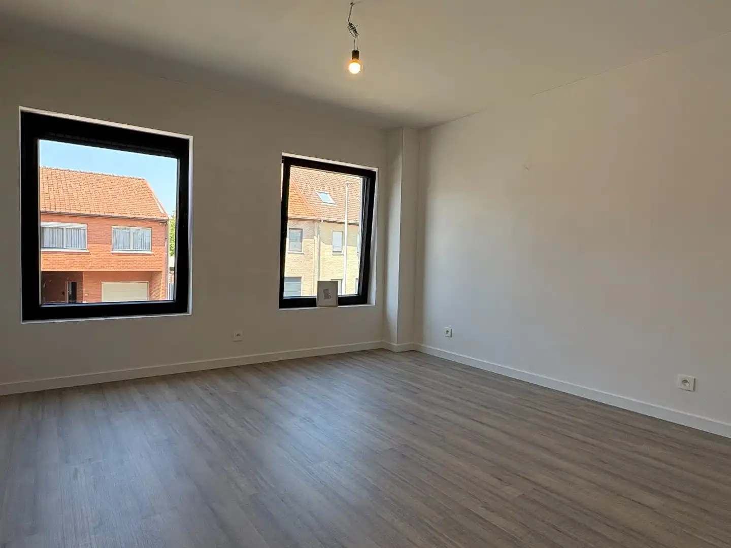 Instapklare woning te Kuurne met 3 slaapkamers, zijweg, oprit en zoveel meer! foto 15