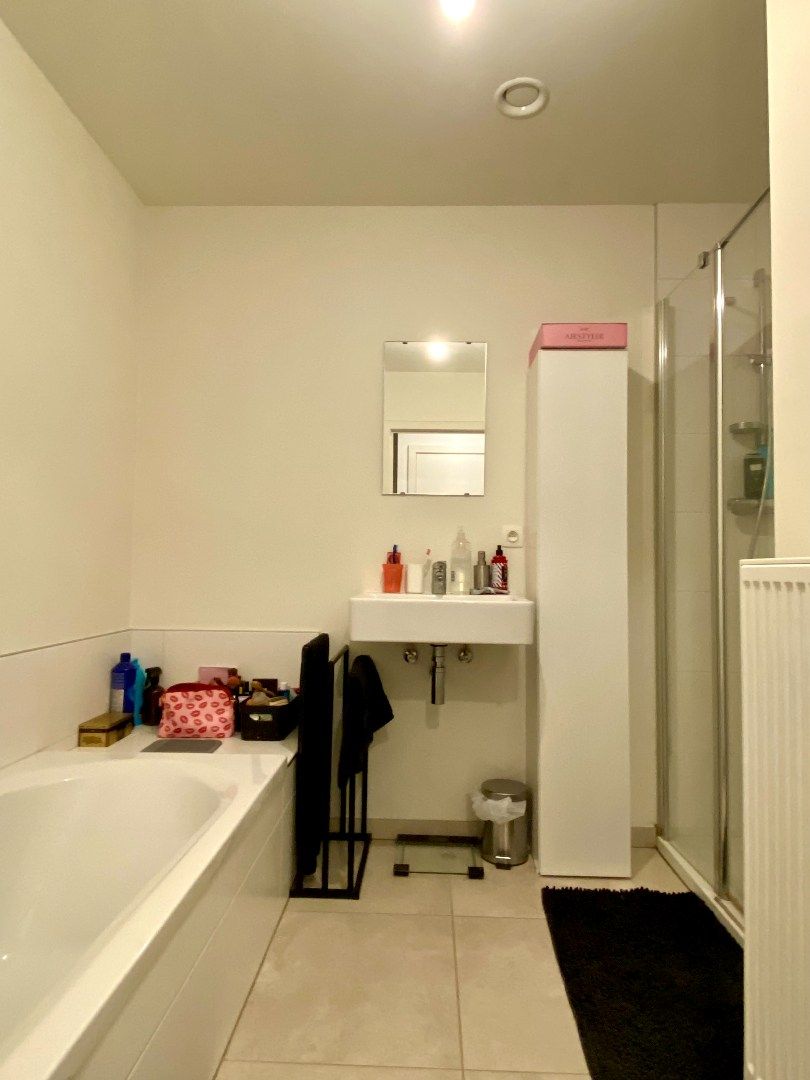 Recente woning in rustige buurt met 3 slaapkamers, zuidgerichte tuin en carport in Heule foto 8